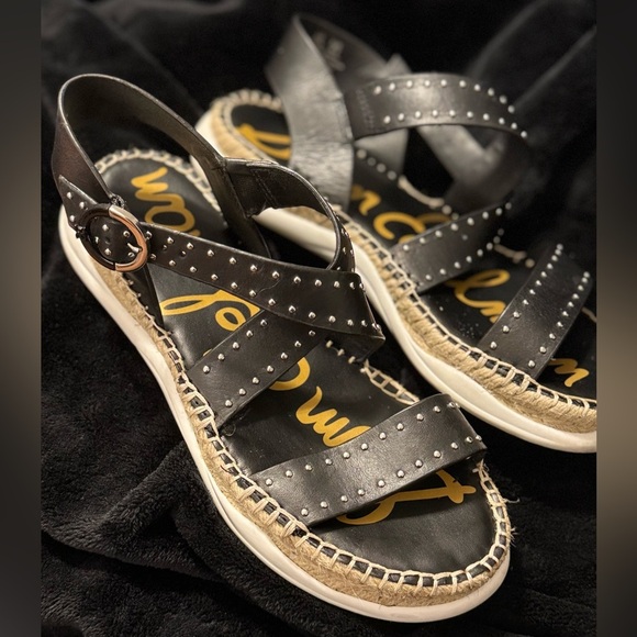 Black Sandals with Woven Straps and Cushioned Sole - Picture 2 of 15